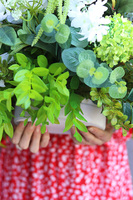 Leduncja, kompozycja kwiatowa na podstawce welurowej