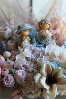 Dzieci z Kwiatami, kompozycja kwiatowa w szufladzie