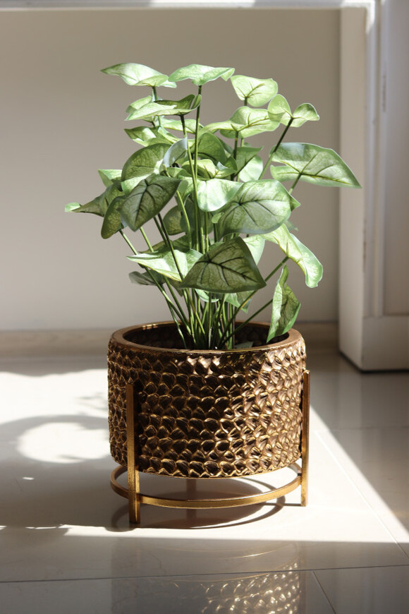 Golden Knot M, metalowa doniczka osłonka na nóżkach