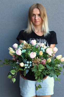 Tulippa 2, kompozycja nagrobna w misie, wym.28x42cm 