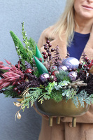 Royal Christmas, fioletowy stroik świąteczny w naczyniu