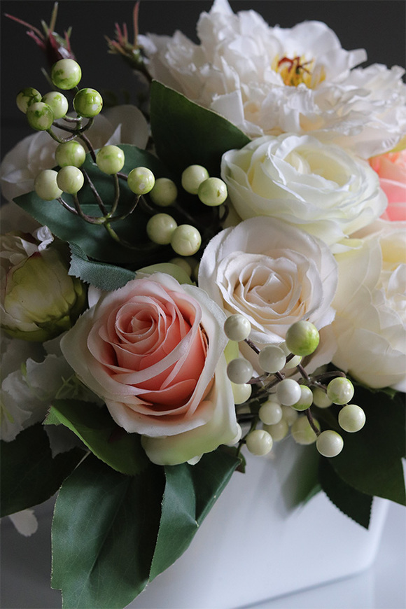 Gedrata, biała kompozycja kwiatowa