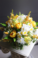 Amira White, dekoracja kwiatowa na stół Wielkanocny