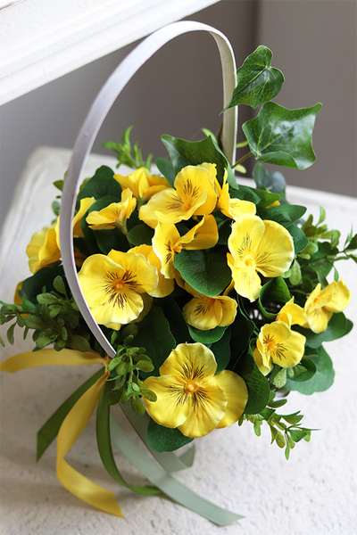 Żółte Bratki, wiosenny koszyk kwiatów