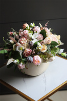 Belladia Beige Small, kompozycja kwiatowa w naczyniu