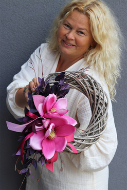 Magnolia XL, wianek z kwiatów magnolii, rozp.50cm