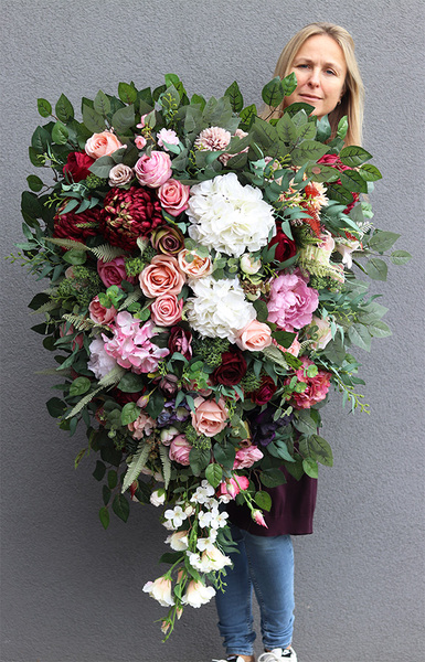 Della Travisto, bardzo duża wiązanka nagrobna