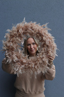 Fluffy Spring, wielkanocny wianek z piórami, beżowy śr.50cm