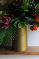 Schiele Premium, strelicja kompozycja w złotej donicy