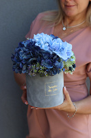 Niebieskie Niebo, szary flowerbox z kwiatami, wym.24x25cm