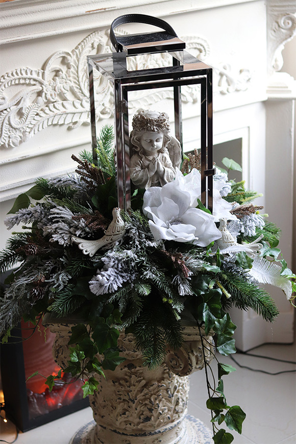 Angelo Winter Frozen 2, kompozycja nagrobna z lampionem