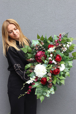 Herrata Ruberia, nieduża wiązanka nagrobna, dł.80cm 