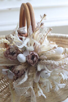 Bazaar, dekorowany koszyczek wielkanocny