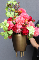 Dekameron, kompozycja kwiatowa w donicy na nóżkach, wym.70x40x28cm