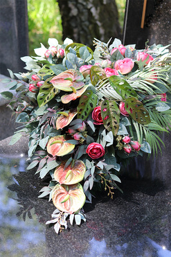 Anturium Heart, wiązanka nagrobna w kształcie serca, dł.80cm