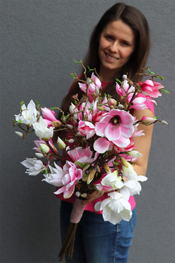 bukiet różowych kwiatów, Magnolie, dł.83cm