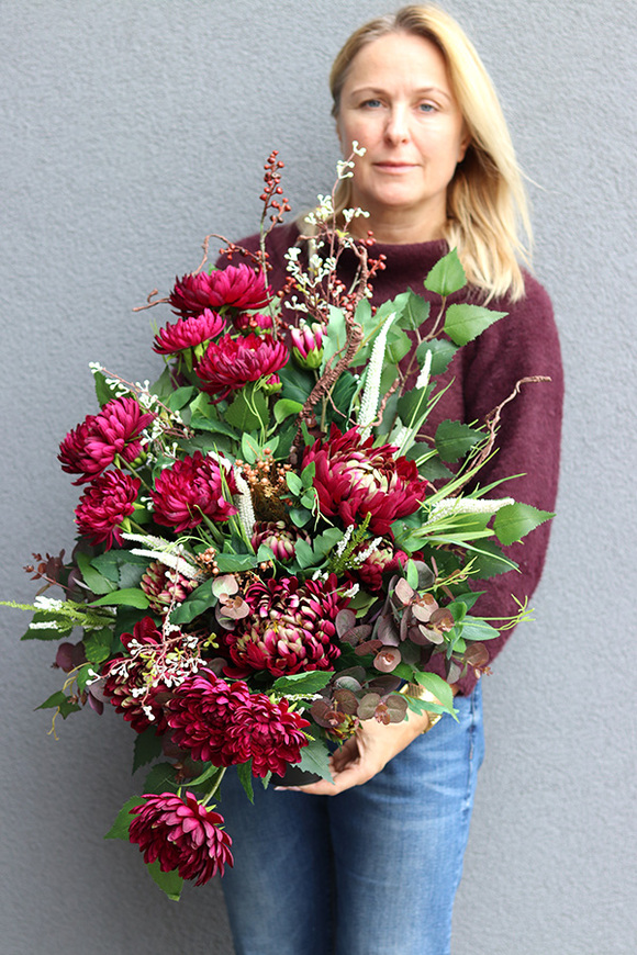 Burgunde, bukiet nagrobny we wkładzie do wazonu, dł.55cm