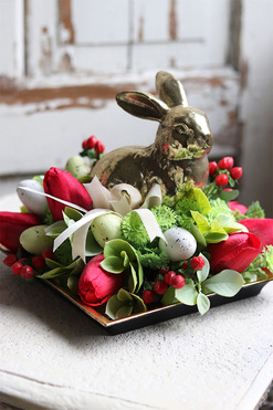 stroik wielkanocny, Zajączek w Tulipanach, wym.19x21x22cm 