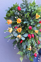 Tulippe, wiosenna wiązanka nagrobna z tulipanami