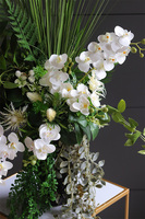 Villano Black, kompozycja w wysokim wazonie