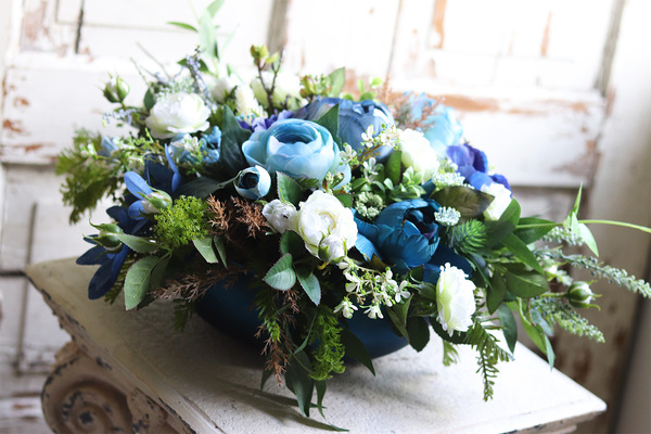 Naturiosa Cecile, niebieska kompozycja w szklanej misie, wym.20x50cm