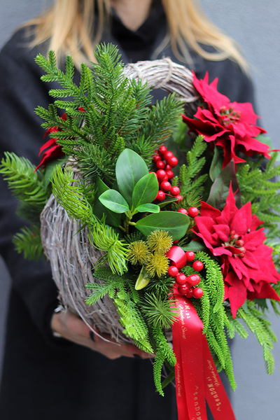 Do Betlejem, świąteczna kompozycja nagrobna w koszu