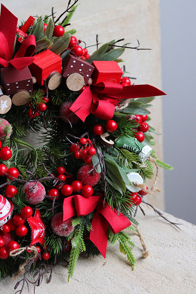 Ciuchcią do Świąt, świąteczny wianek na drzwi