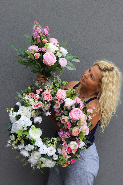 Pink Lussano, wieniec nagrobny