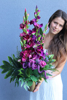 Fioletti, bukiet nagrobny z białymi słonecznikami, dł.74cm