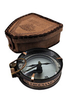 Map Reader, kompas magnetyczny w skórzanym etui o wym.11x10x3.5cm