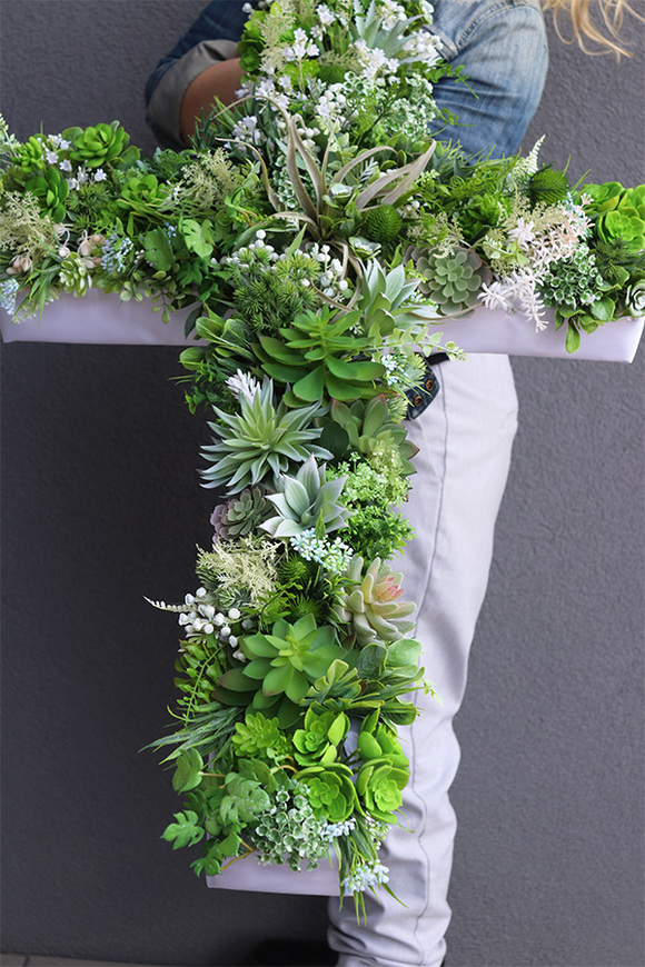 Krzyż Pamięci w Zieleni, elegancka kompozycja nagrobna