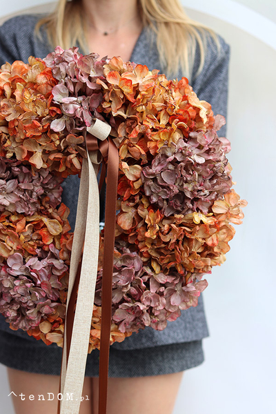 Fall Hydrangeas 3, wianek na drzwi z pomarańczowych hortensji