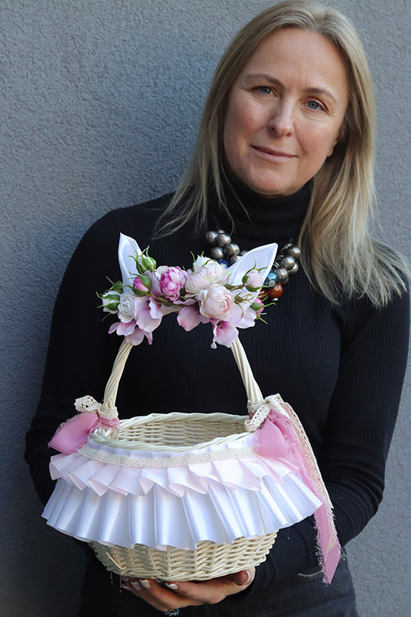 Baletnica, dekorowany koszyczek wielkanocny