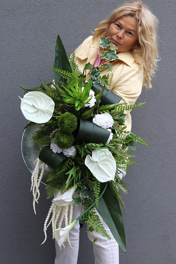 Elegantesa, nowoczesna kompozycja nagrobna w płaskiej misie, wym.46x100x55cm