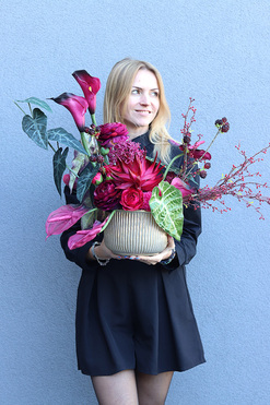 Bordona Krolewska B, nowoczesna kompozycja kwiatowa, wym.46x55x32cm