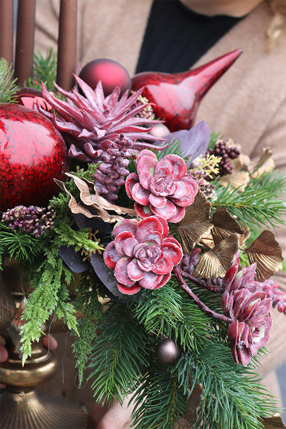 Exclusive Ferrano, świąteczny stroik w metalowym pucharze