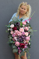 Gerrania 2, nagrobna wiązanka z fioletowym akcentem