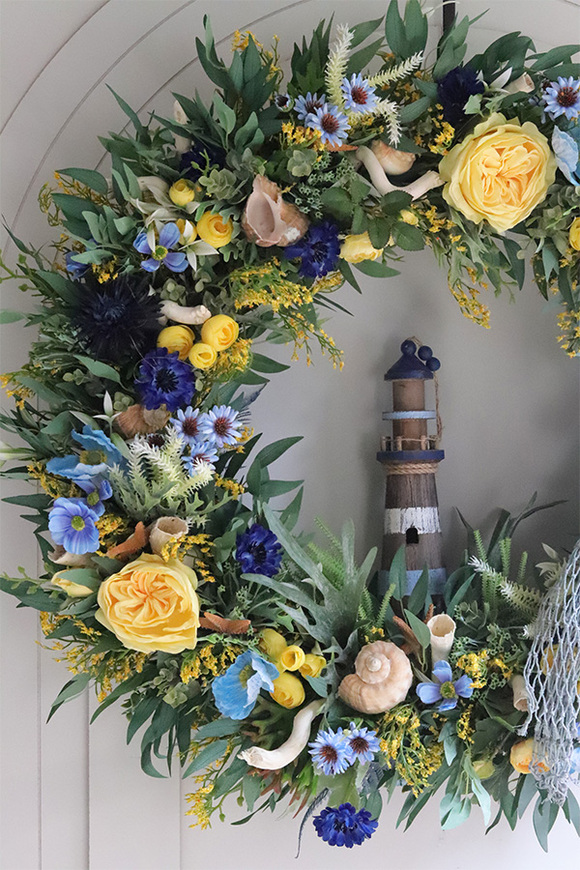 Mazurite, marynistyczny wianek z latarnią morską