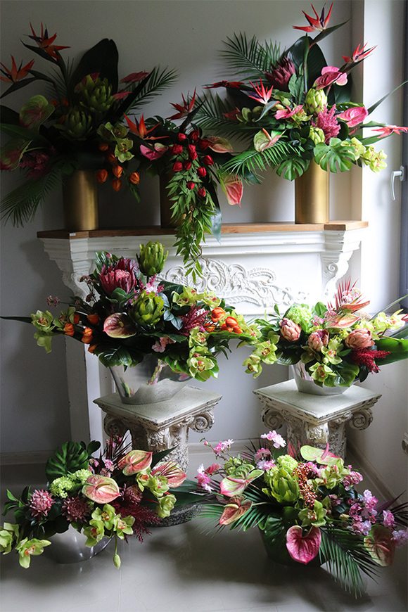 Schiele Premium, strelicja kompozycja w złotej donicy