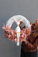 Króliczka Bookbunny, wiosenny wianek z zajączkiem