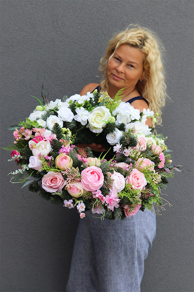 Pink Lussano, wieniec nagrobny