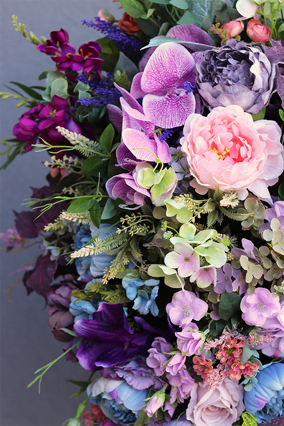 Mystery Geffea, fioletowa wiązanka nagrobna