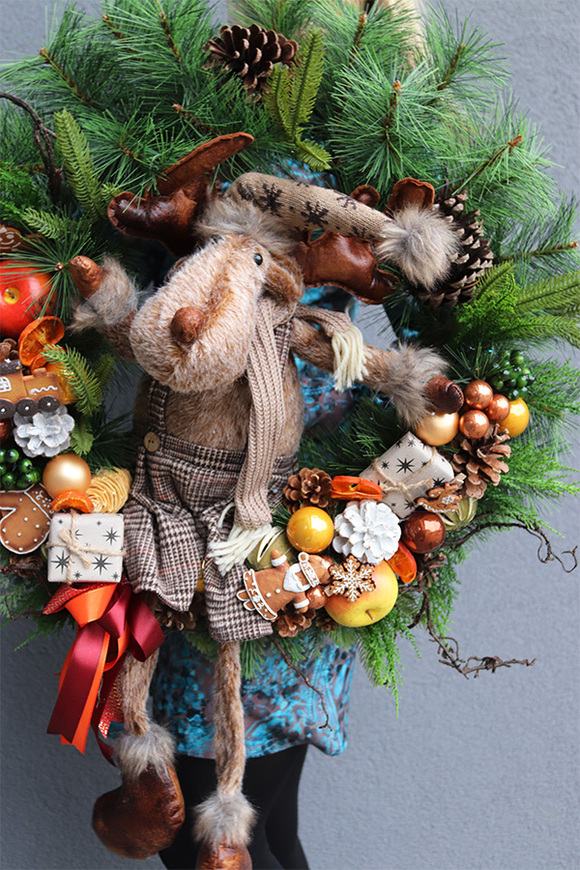 Ren Skandynawski, świąteczny wianek sosnowy