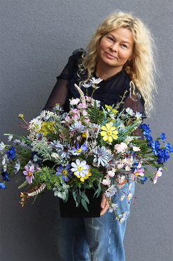 Polne Kwiaty 3, nagrobna dekoracja w osłonce, wym.60x58x55cm  