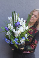 Tulip Iris, dekoracja nagrobna w misie