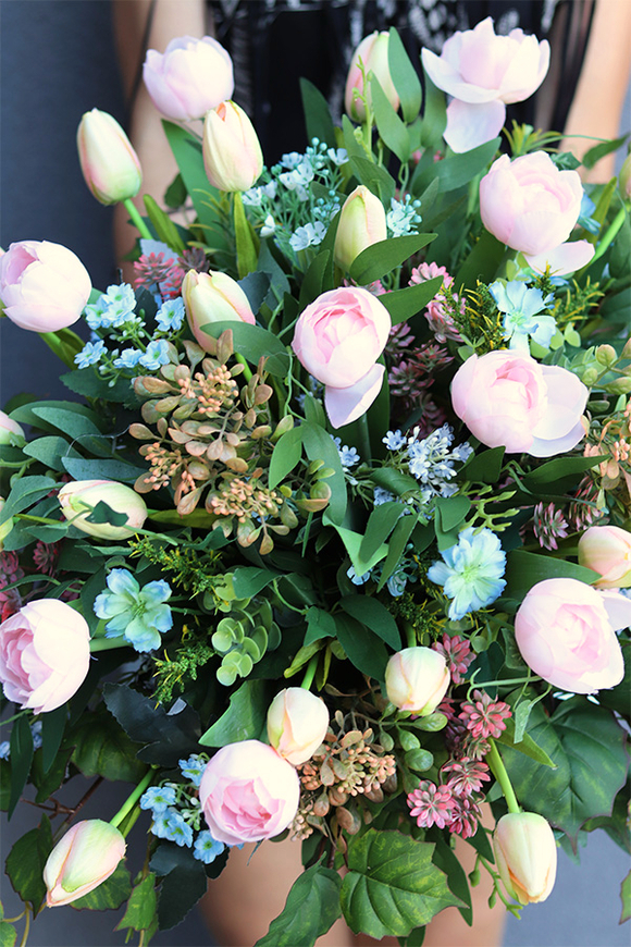 Tulippa 2, kompozycja nagrobna w misie