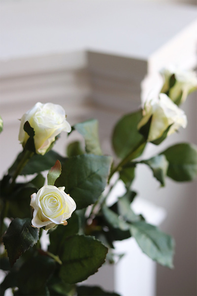 Róża Juliet, gałązka sztucznej róży