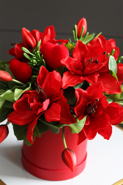 Walentynove Love, czerwony flowerbox na walentynki