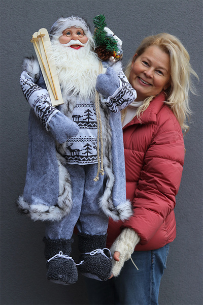 duża figurka / miękki stojący Mikołaj Nordi z nartami
