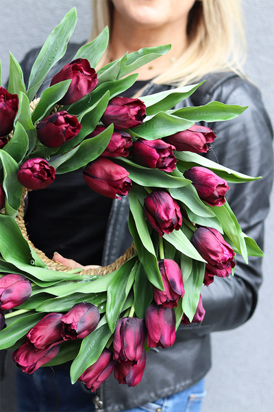 Witaj Wiosno Bordo Tulips, elegancki wianek z tulipanów
